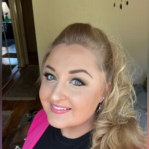 Meet your Posher, Hilary joy